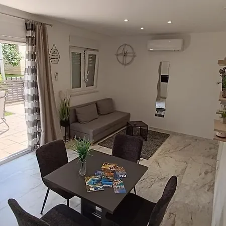 Bubble Oasis - Your Peaceful Escape Near Split Апартаменти